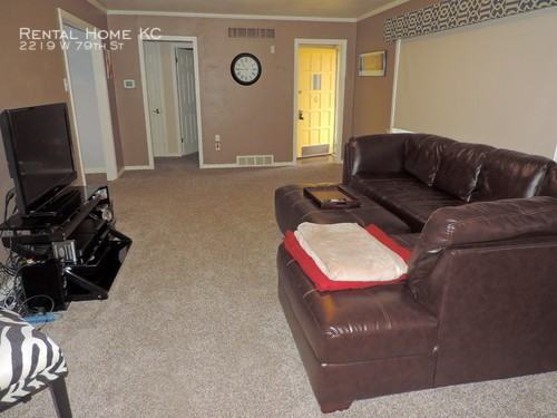 2219 W 79th St - Photo 3 of 22