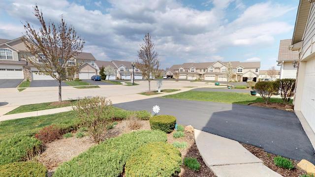 1715 Fieldstone Ct - Photo 2 of 20