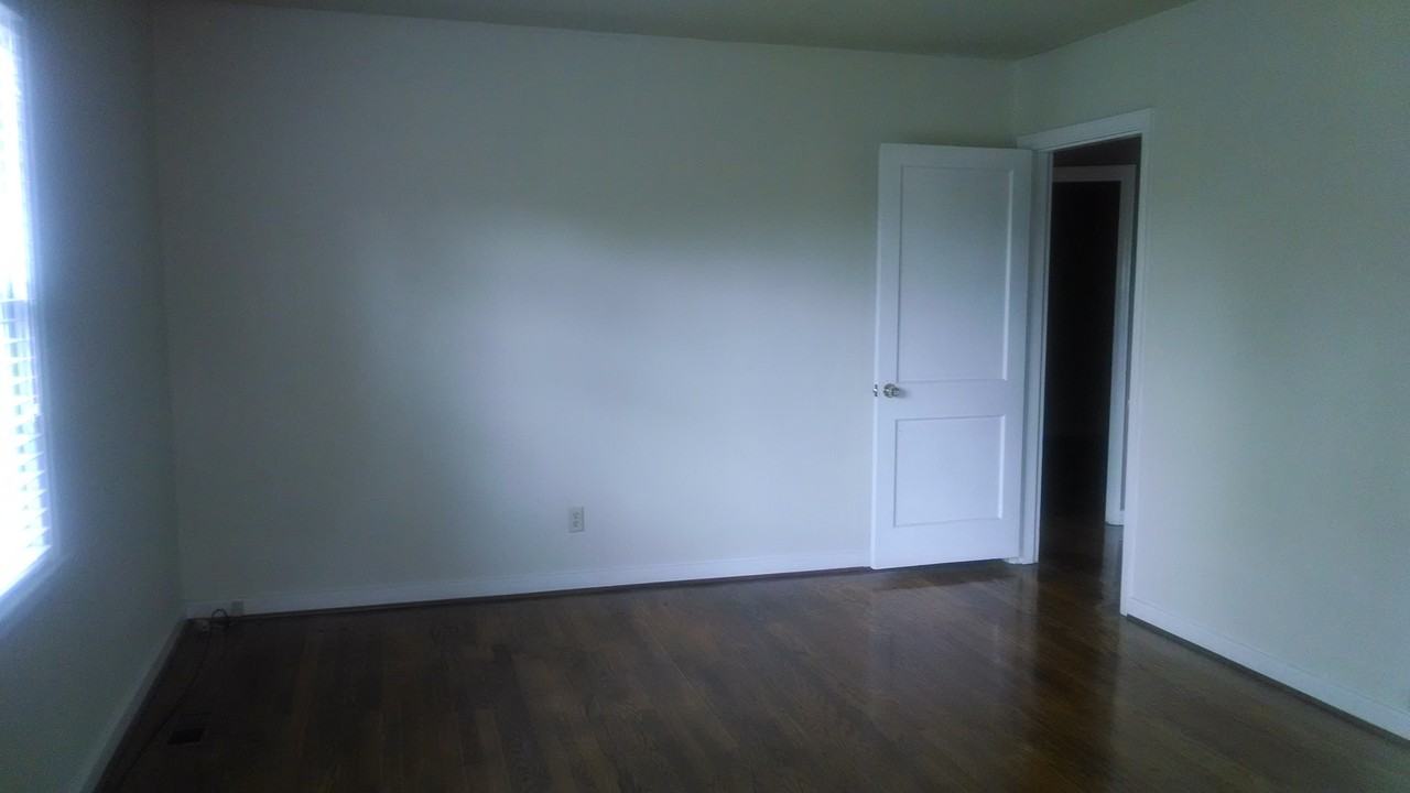 208 Forsythe St - Photo 3 of 10