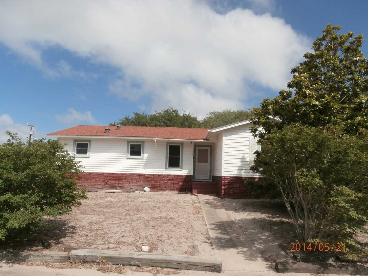 1398 Oak Park Dr - Photo 2 of 10