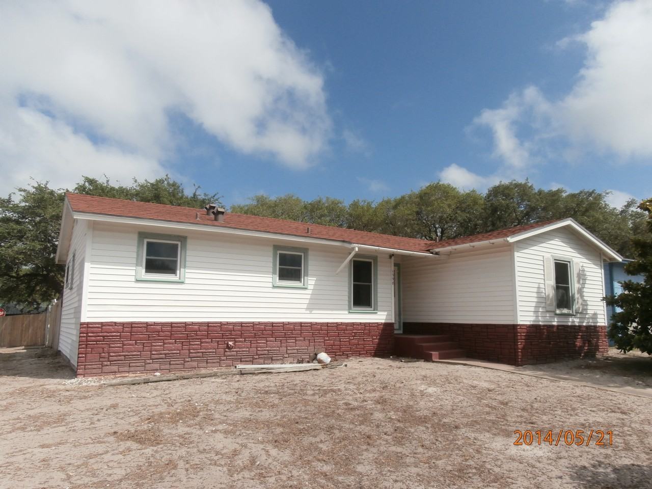 1398 Oak Park Dr - Photo 3 of 10