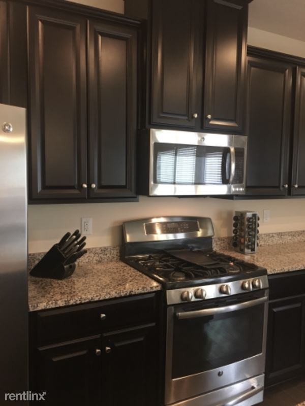 1813 Rutgers Ln - Photo 3 of 10