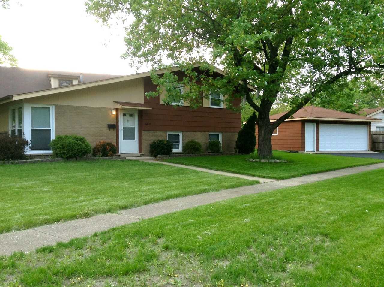 16830 Glen Oaks Dr - Photo 2 of 13