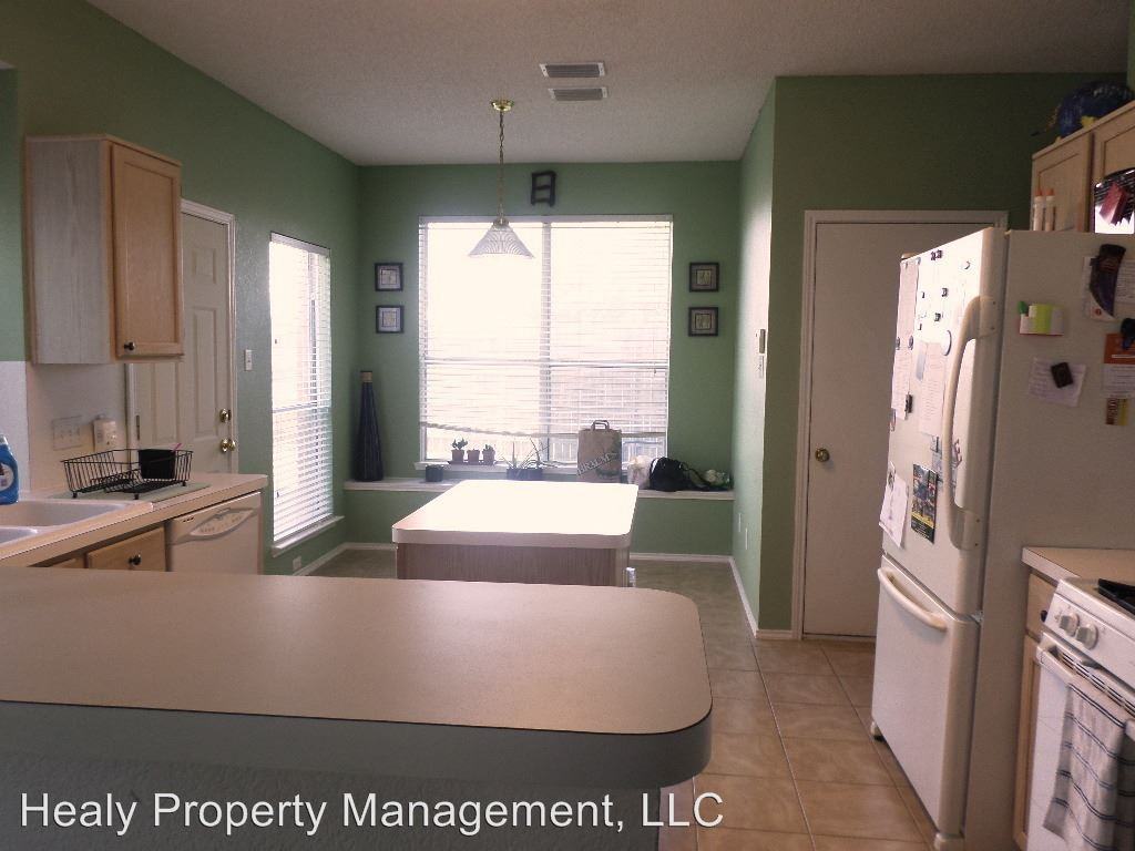 1810 Post Oak Dr - Photo 3 of 16