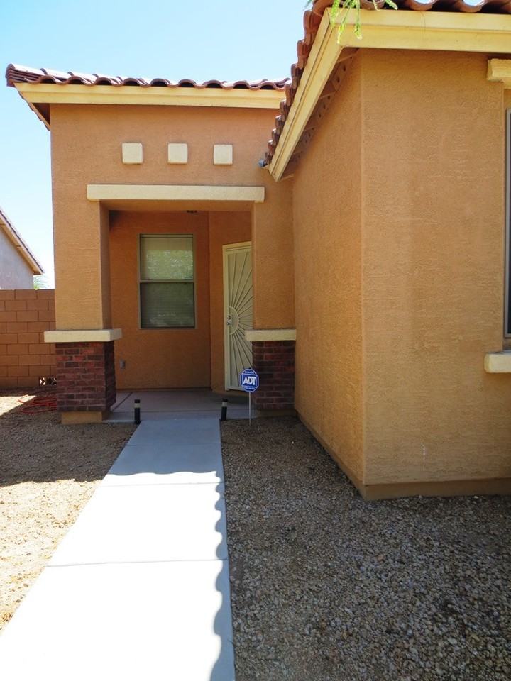 4613 N 95th Dr - Photo 3 of 20