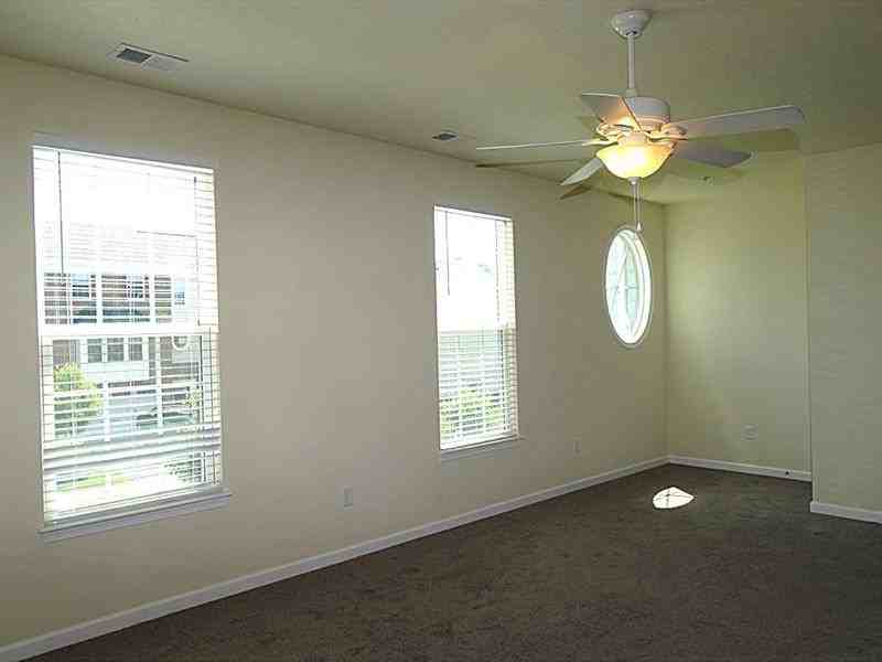 1163 Bayberry Dr - Photo 3 of 25