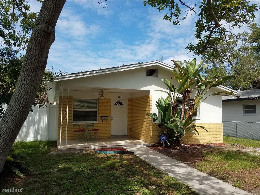 3082 Highland St N - Photo 2 of 14