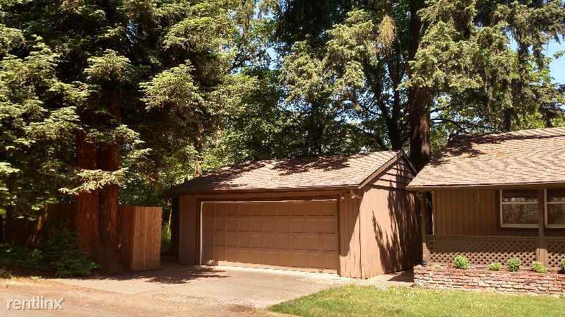 805 SW Maple St - Photo 2 of 2