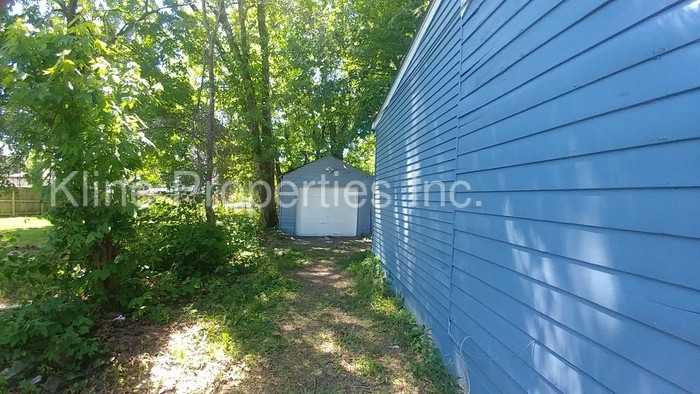3374 N Drexel Ave - Photo 2 of 13
