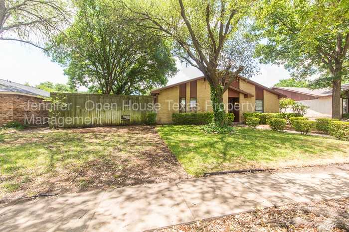 1204 Whitehall Dr - Photo 3 of 22