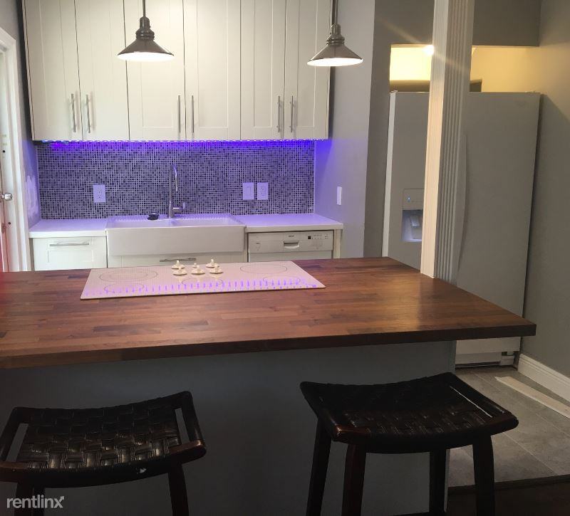 661 SW 11th St - Photo 2 of 15