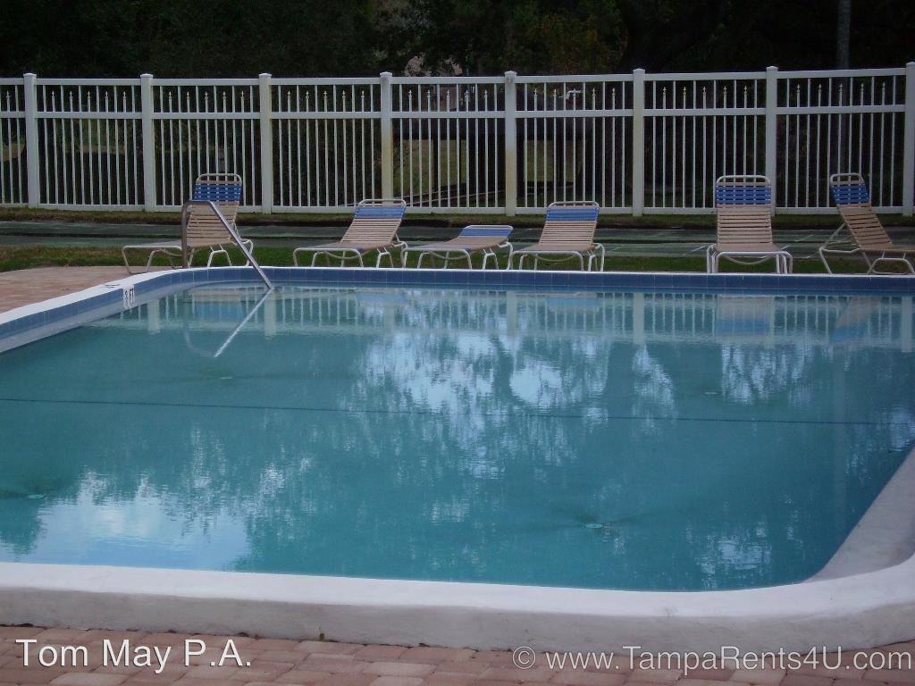 341 Bay Pl - Photo 2 of 10