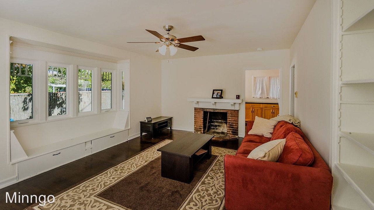 896 Green St - Photo 2 of 9