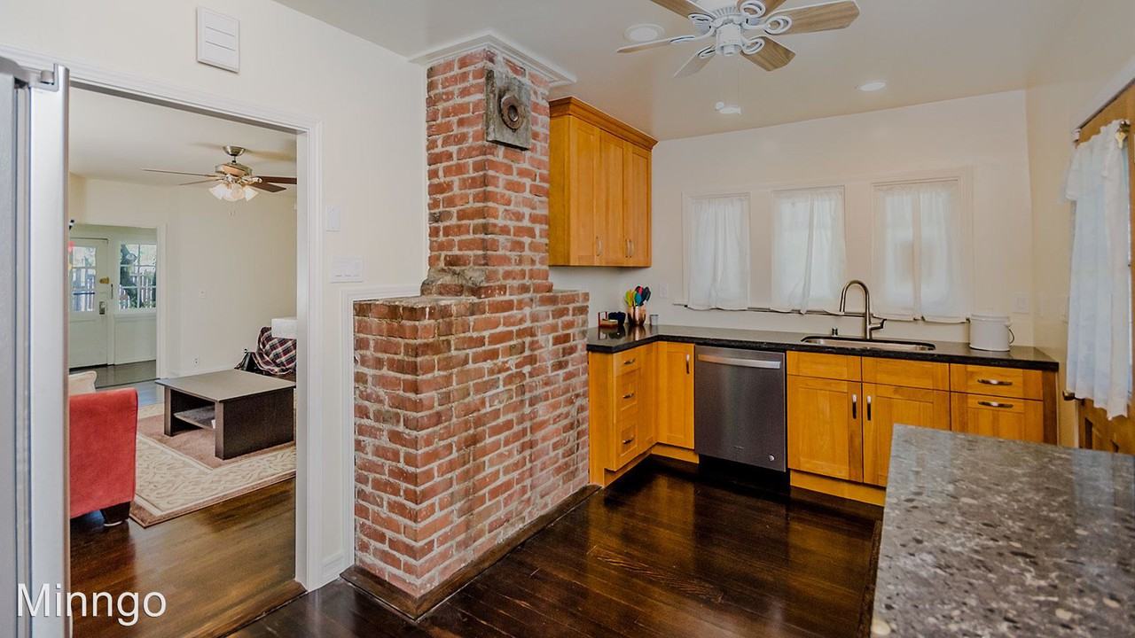 896 Green St - Photo 3 of 9