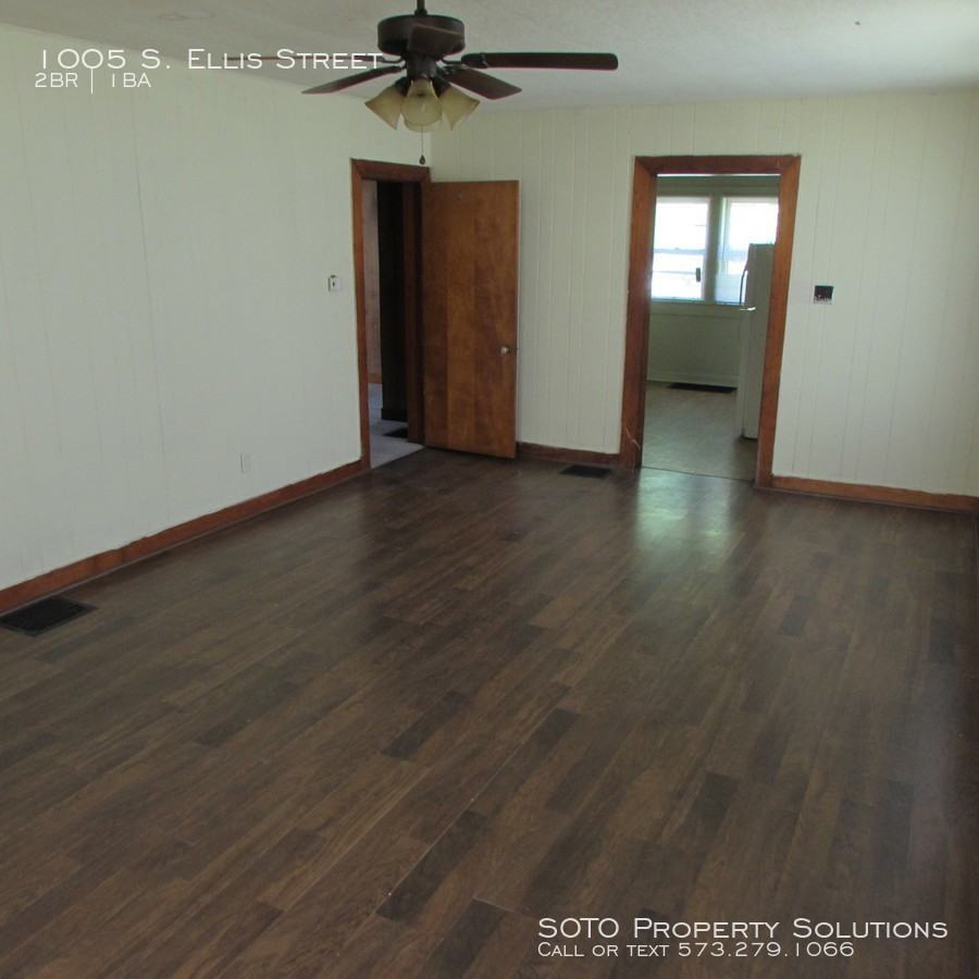1005 S Ellis St - Photo 2 of 8