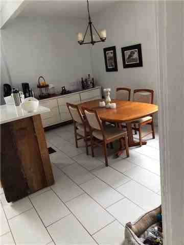 411 Waterloo St S - Photo 3 of 10