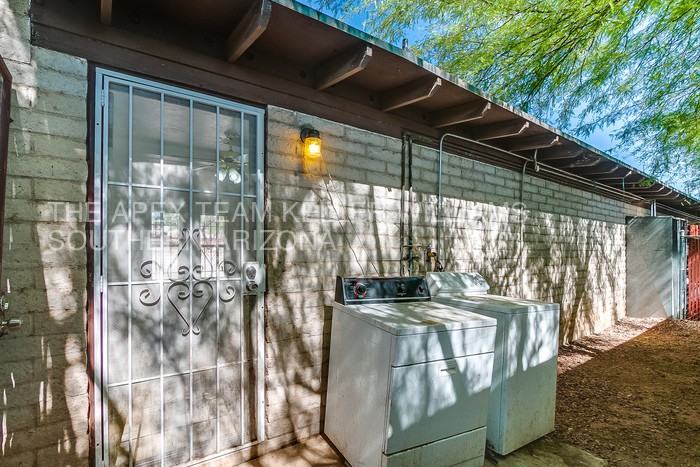 1322 W St Mary’s Rd - Photo 3 of 17