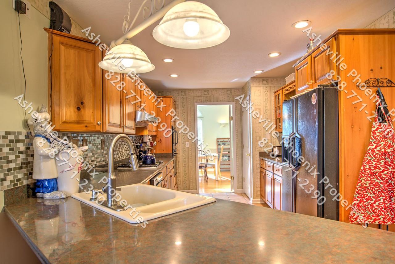 10 Spring Hollow Ln - Photo 3 of 19