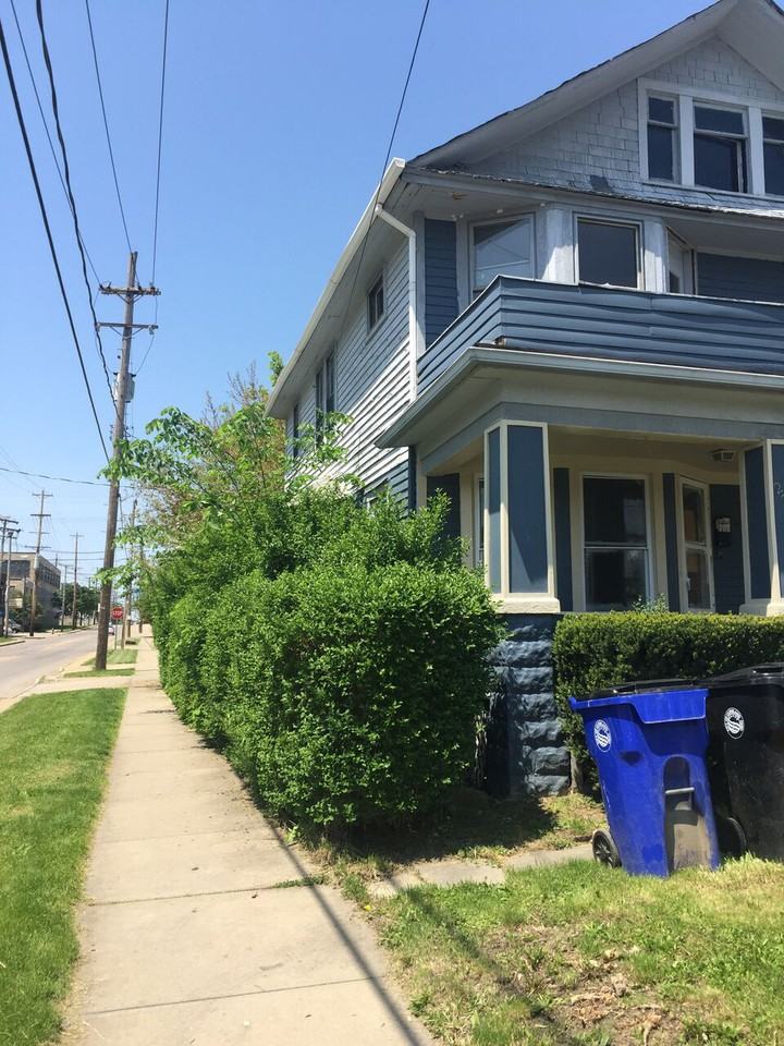 2236 W 104th St - Photo 2 of 50