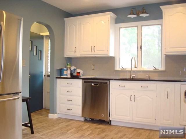 471 Grandview Ave - Photo 2 of 12