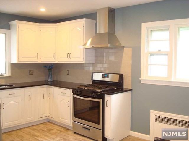 471 Grandview Ave - Photo 3 of 12