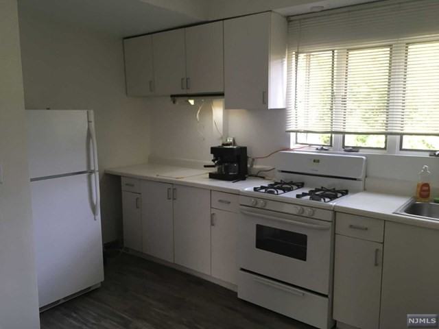 77 Myrtle Ave #1 - Photo 3 of 8