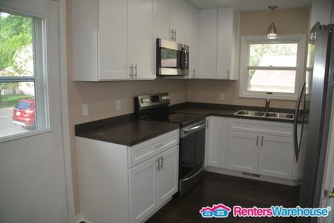 7 NE 1st St - Photo 2 of 11