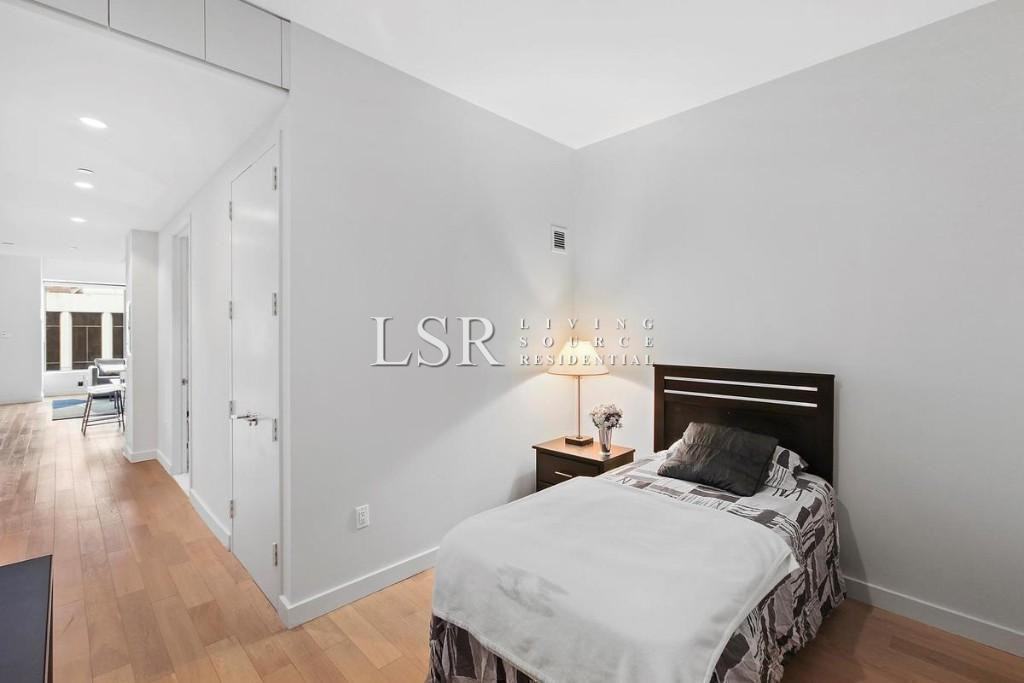 10 Hanover Square #14P