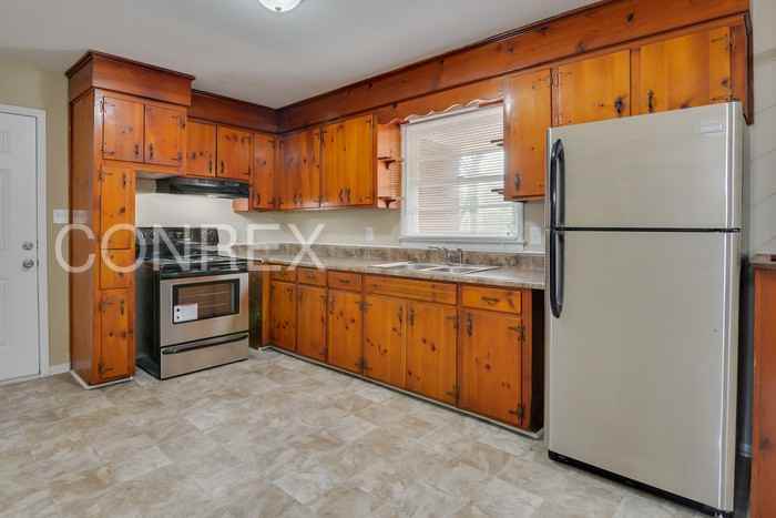 2118 Cadden Rd - Photo 3 of 12