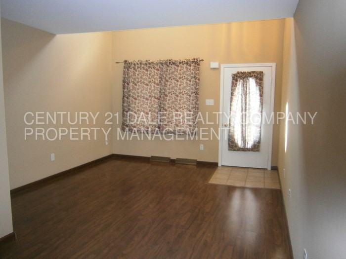 1907 Deerfield Dr - Photo 3 of 21