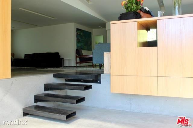 865 N Bundy Dr - Photo 3 of 28