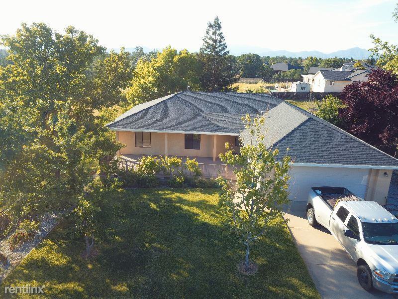 2092 Hacienda St - Photo 2 of 8