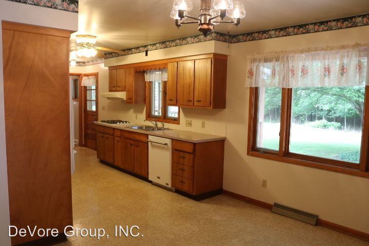 1261 Westwood Dr - Photo 2 of 17