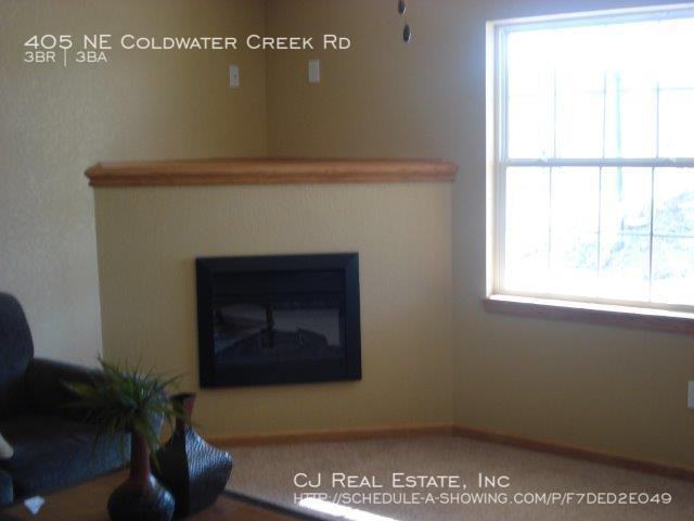 405 NE Coldwater Creek Dr - Photo 3 of 10