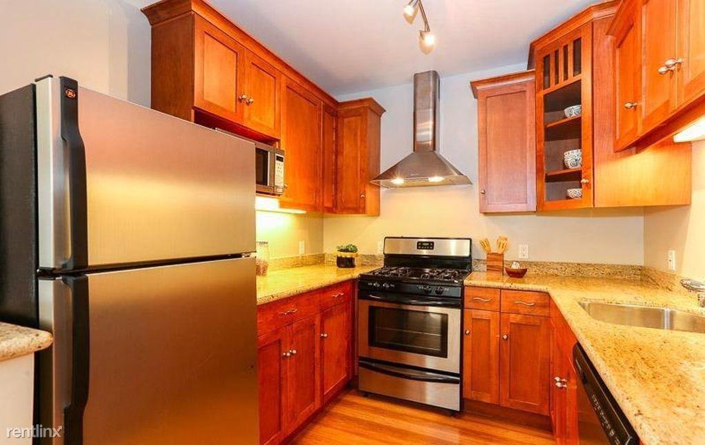 1081 14th St #A - Photo 3 of 7