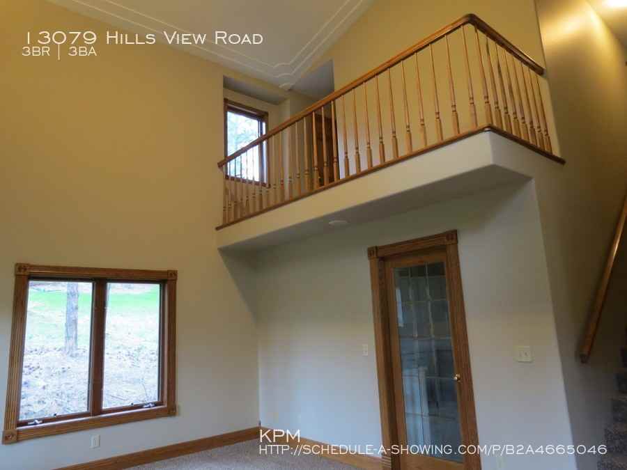 13079 Hillsview Dr - Photo 3 of 40