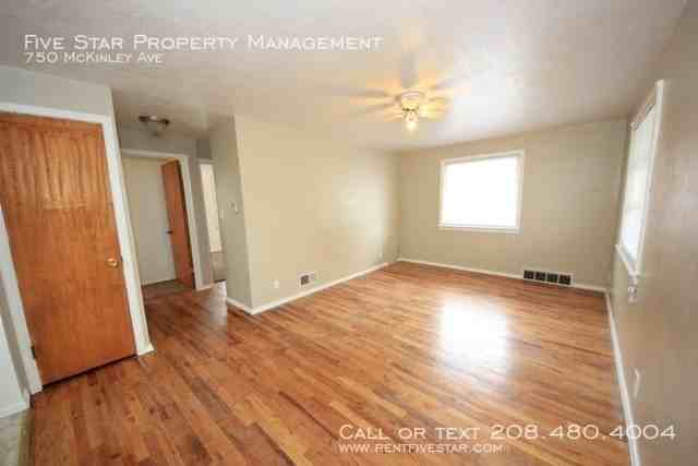 750 McKinley Ave - Photo 2 of 9
