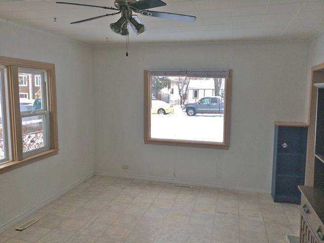 4720 47 Ave - Photo 2 of 9