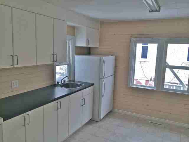 4720 47 Ave - Photo 3 of 9