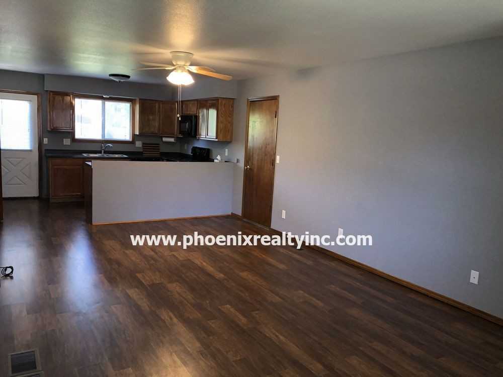 806 Sir Galahad Dr - Photo 2 of 14