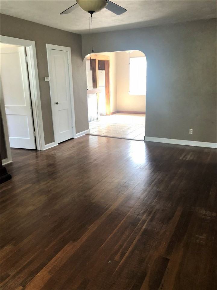 401 S Smith St - Photo 2 of 3