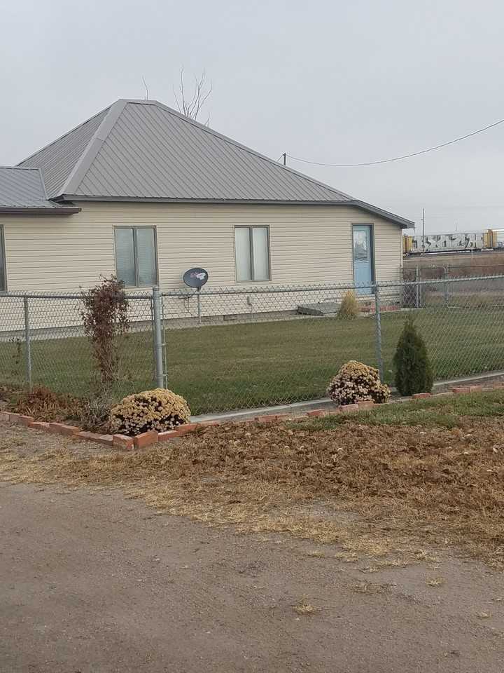 7459 W Front Rd - Photo 2 of 20