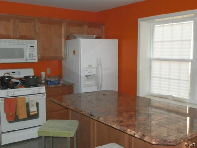 125 Walnut St - Photo 3 of 14