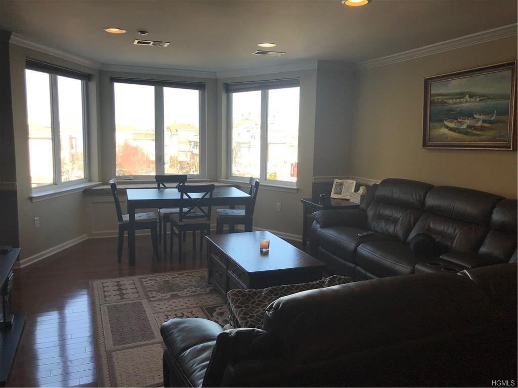 1322 Round Pointe Dr - Photo 3 of 21