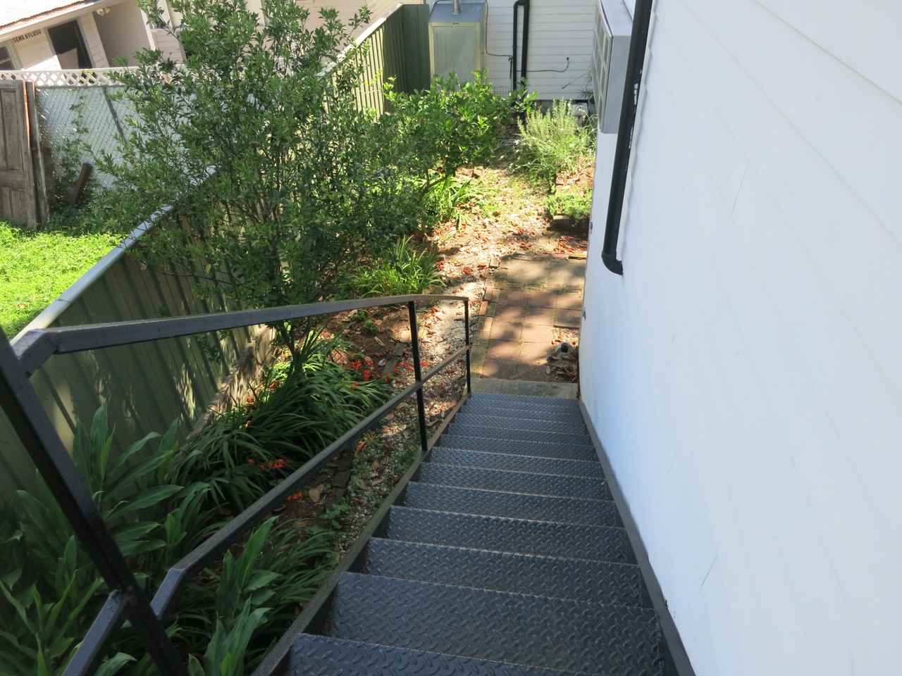 7816 Pearl St - Photo 3 of 8