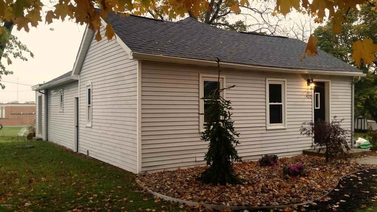 420 W 1st St - Photo 2 of 23