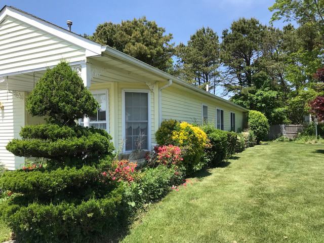 402 Village Cir N - Photo 2 of 8