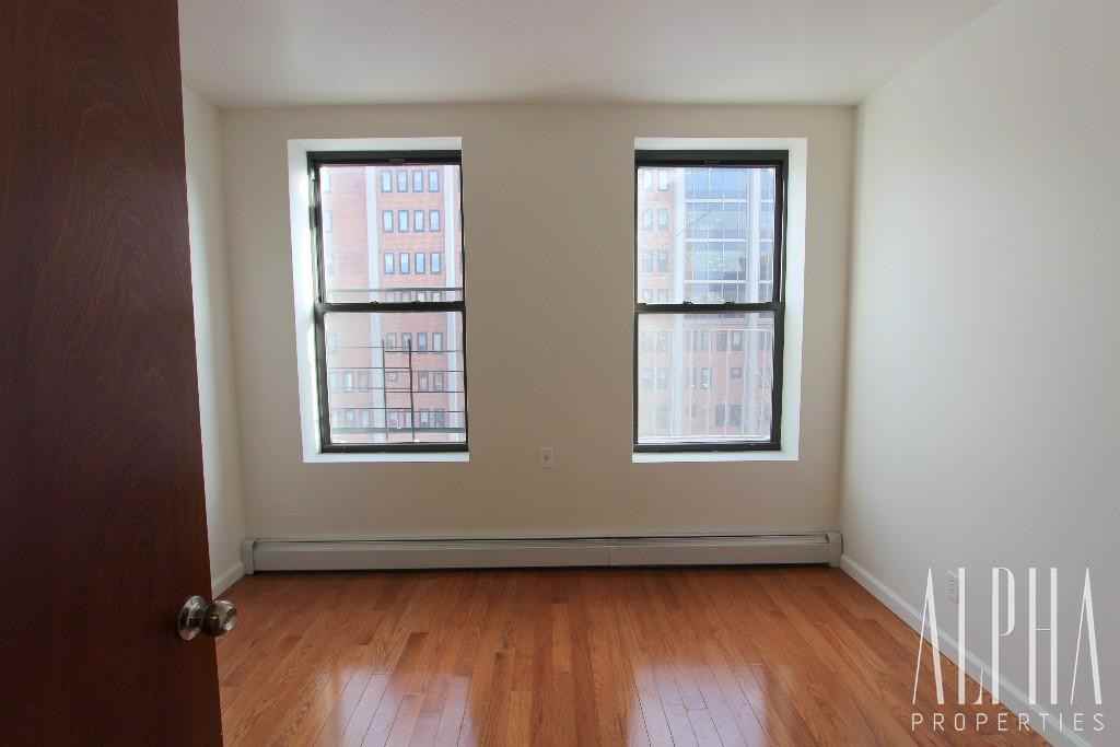 199 Henry St #19