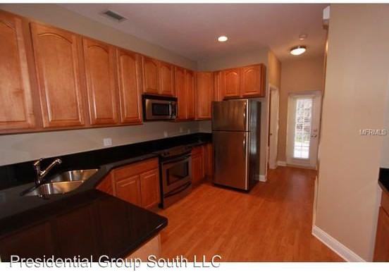 1210 Catherine St #5 - Photo 2 of 7