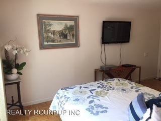 646 Lambeth Ct - Photo 2 of 9